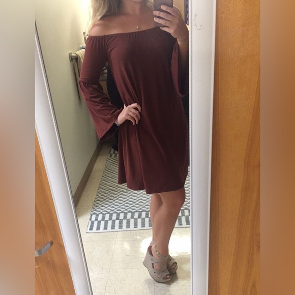 Off The Shoulder Dress - Picture 4 of 4